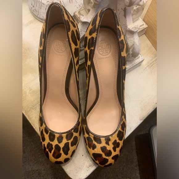 NEVER WORN!!! TORY BURCH - Picture 1 of 5